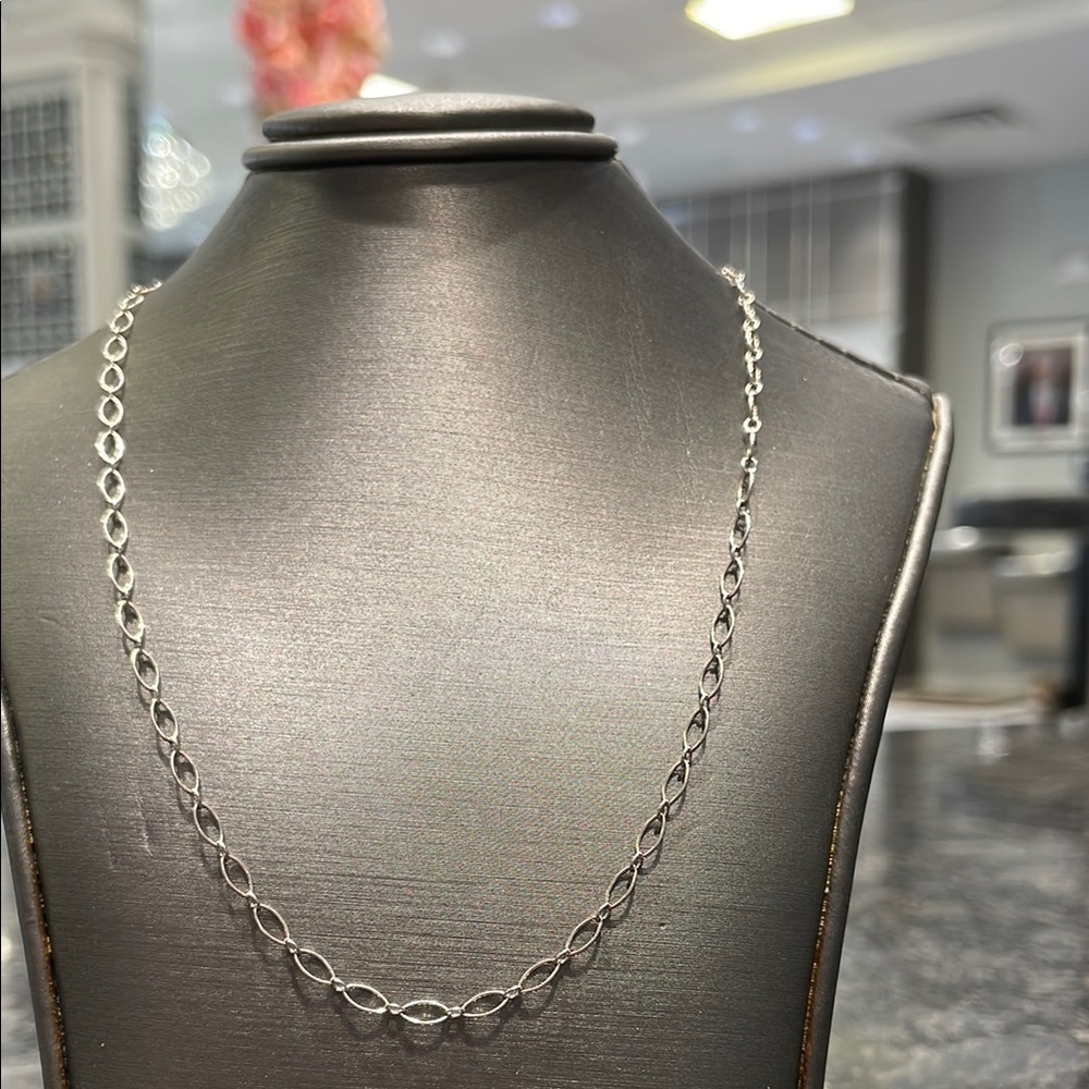 Tiffany & co. Elegant Silver Chain Necklace